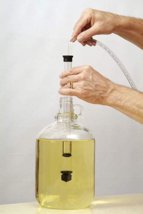 Automatic bottling siphon